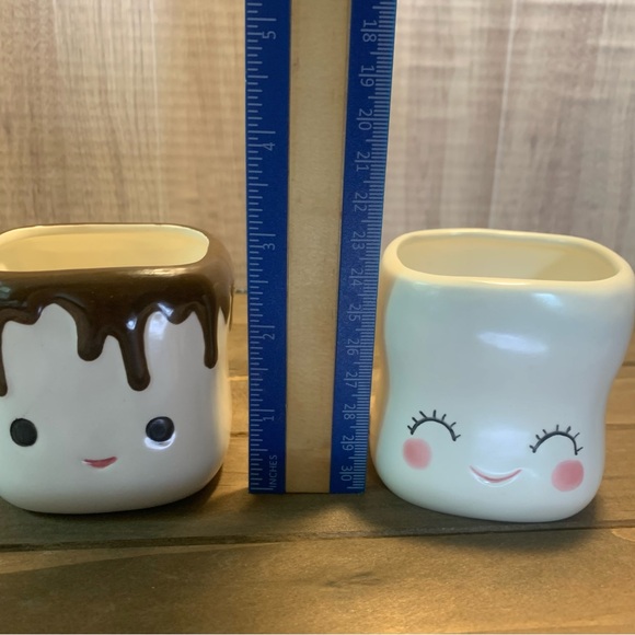 Set Of 2 Small Miniature Marshmallow Shaped  Cups Mugs With Faces - Picture 5 of 9